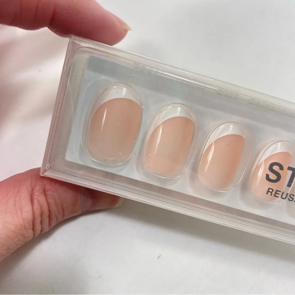 Static Nails Reusable Pop on Manicure Curved French Round NWT